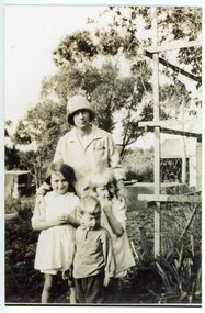 Photograph, Gerald Mahon family photograph - Ringwood -1929