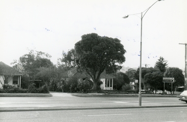 Photograph, Maroondah Highway. The house at the corner of George Road. Taken from the South side near the junction of Mt Dandenong Road on 10th September 1989, 1989