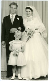Photograph, Wedding photograph of Miss Kuypers to Mr Theo Geet