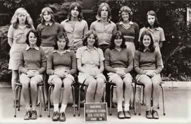 Photograph - Group, Ringwood Technical School 1975 Form 5B, c 1975
