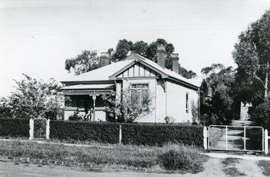 Photograph, Ringwood Methodist Church Parsonage -Bedford Road. 1940