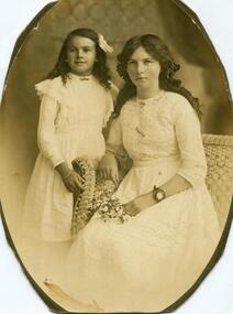 Photograph, Victoria and Elizabeth Cutts. Two girls of Ellen Cutts and Jim Tortice (Refer also EM00012)