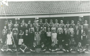 Photograph, Ringwood State School -Class photograph - Grade 4, 1950