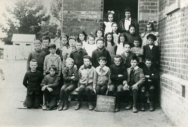 Photograph, Ringwood State School -  Grade (?), 1908