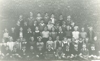 Photograph, Ringwood State School - Grade 4, 1947