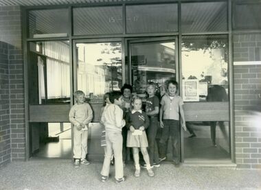 Photograph, Ringwood State School - Student Excursion, Ringwood Post Office, Ringwood Street, circa 1980