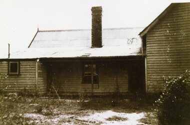 Photograph, Ringwood State School - Rear of Schoolmasters house, Ringwood, 1945