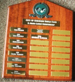 Photograph, Ringwood Bowls Club - Shield presented by Probus Club of Ringwood- 1986. 'B' Grade Ladies Championship