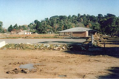 Photograph, Ringwood Bowls Club- Construction of new Bowls Club at corner of Laughnan Road and Warrandyte Road, 1996