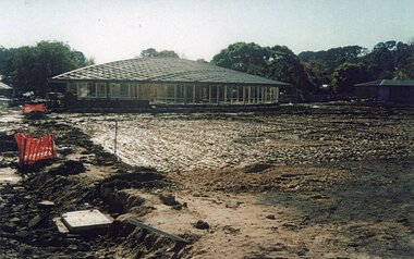 Photograph, Ringwood Bowls Club- Construction of new Bowls Club at corner of Laughnan Road and Warrandyte Road, 1996