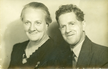 Photograph, Leicagraph Pty Ltd, Archie and Ruby Harker c. 1980s  (Part of the Wieland collection)