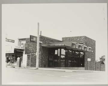 Photograph, Ringwood North State Bank , north-east corner of Dickson's Crescent and Warrandyte Road