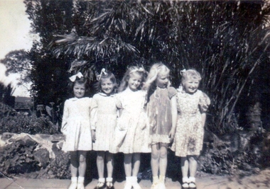Photograph, Group of children ready for Sunday School (Methodist Church Ringwood) 1946