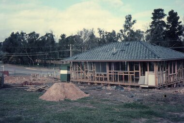 Photograph, Building the Mitchell house at 168 Oban Road, North Ringwood circa 1973