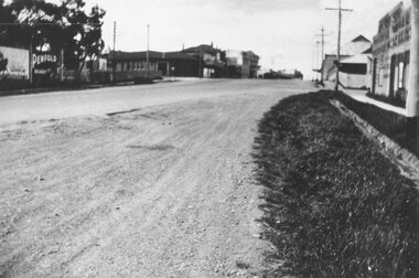 Photograph, Maroondah Highway West, Ringwood- c1920's. Looking east towards Ringwood Street