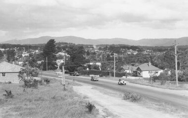 Photograph, Maroondah Highway West, Ringwood- c1940's. Looking east from Heatherdale Road
