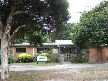 Photograph, Knaith Road Child Care Centre, Ringwood East showing front and entrance in January 2007