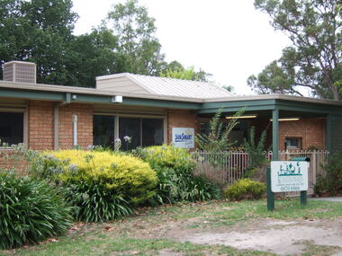 Photograph, Knaith Road Child Care Centre, Ringwood East, showing side angle of entrance in January 2007