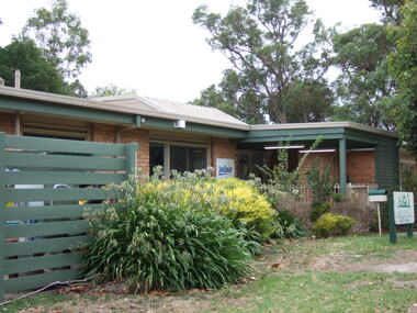 Photograph, Knaith Road Child Care Centre, Ringwood East, side shot of entrance in January 2007