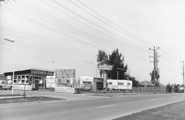 Photograph, Maroondah Highway East, Ringwood- 1969. Looking towards Ringwood from 'Chesneyland Mobile Homes'