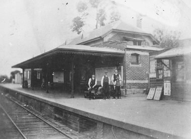 Photograph, Ringwood Railway Station's main platform and staff in 1914, 1926