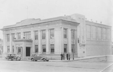 Photograph, Maroondah Highway Central, Ringwood. Ringwood Town Hall- 1948