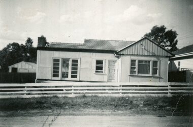 Photograph, House at 28 Georges Road, Ringwood circa 1950s