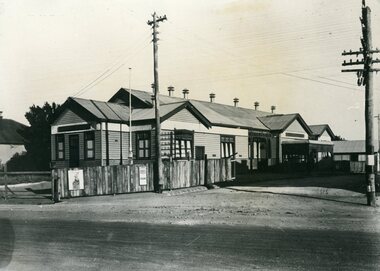 Photograph, Maroondah Highway Central, Ringwood. Mechanics Institute, 1927