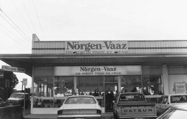 Photograph, Maroondah Highway Central, Ringwood. Norgen-Vaaz ice cream shop, corner of Railway Place. 1986