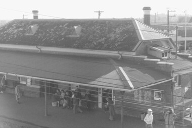 Photograph, Ringwood railway station  No. 1 platform, 1984