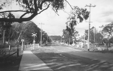 Photograph, Bedford Road Railway Crossing, Ringwood, 1974