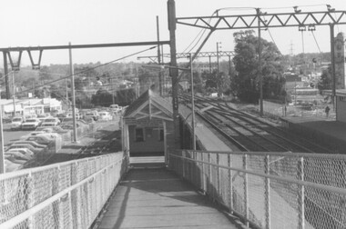 Photograph, Ringwood Railway Station - ramp leading down to No. 2 platform looking west, combined with the station car park bordering Station St