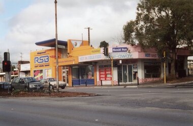 Photograph, Ringwood Railway Precinct in 2009, showing corner shops on easterly corner of the entrance to the Station