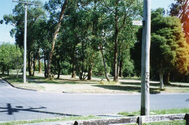 Photograph, Corner of Suda Avenue and Khassa Parade, Ringwood circa 2000
