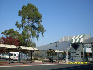 Photograph, Taken from Eastland access road looking south-west, on 21 April 2009. Showing library and pedestrian walk and crossing