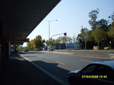 Photograph, Looking south-east along Maroondah Highway 200 metres east of Warrandyte Road intersection, on 21 April 2009