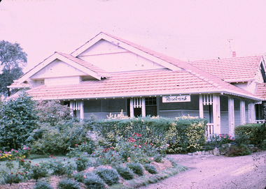 Photograph, Godbehear's house - Rosebank - in Warrandyte Road North Ringwood circa 1966