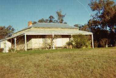 Photograph, Riverlea homestead at the corner of Ringwood-Warrandyte and Croydon Roads, South Warrandyte
