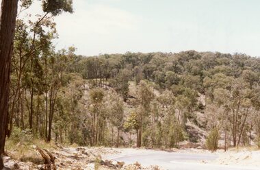 Photograph, View north across Lyn and Rudolf Courts, North Ringwood towards the hill above Kubis Drive in 1977