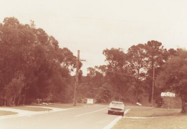 Photograph, View of the corner of Manuelo Terrace and Burlock Avenue, North Ringwood in 1977