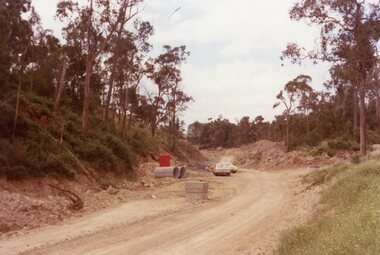 Photograph, Looking at work on the barrel main drain above Debbie Court, North Ringwood in late 1977