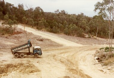 Photograph, The bend in Kubis Drive and Iluka Court, North Ringwood with Hubbard Reserve in background in Dec 1977