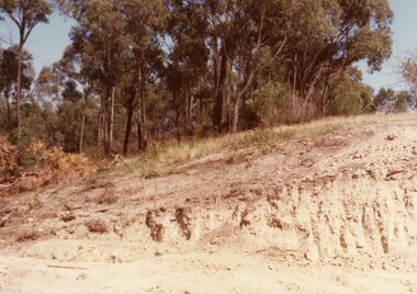 Photograph, The temporary end of Menzies Drive, North Ringwood in Feb 1978