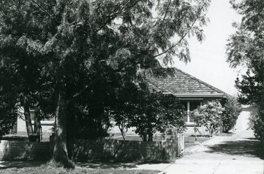 Photograph, House at 14 Thomas Street, Ringwood circa 1970