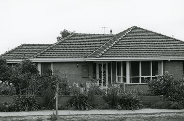 Photograph, House at 90 Wantirna Road, Ringwood circa 1970