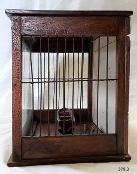 Sides of case have metal bars