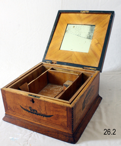 Underside of lid has a mirror. Base has a removable partitioned insert. 