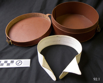Clothing - Collar and Box
