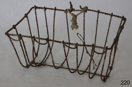Wire frame made to support soap bar but allow it to air dry.