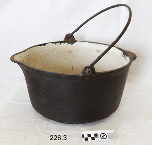 Domestic object - Cooking Pot, T & C Clarke and Co Ltd, 1840 to 1900